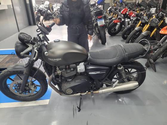 TRIUMPH STREET TWIN TRIUMPH STREET TWIN